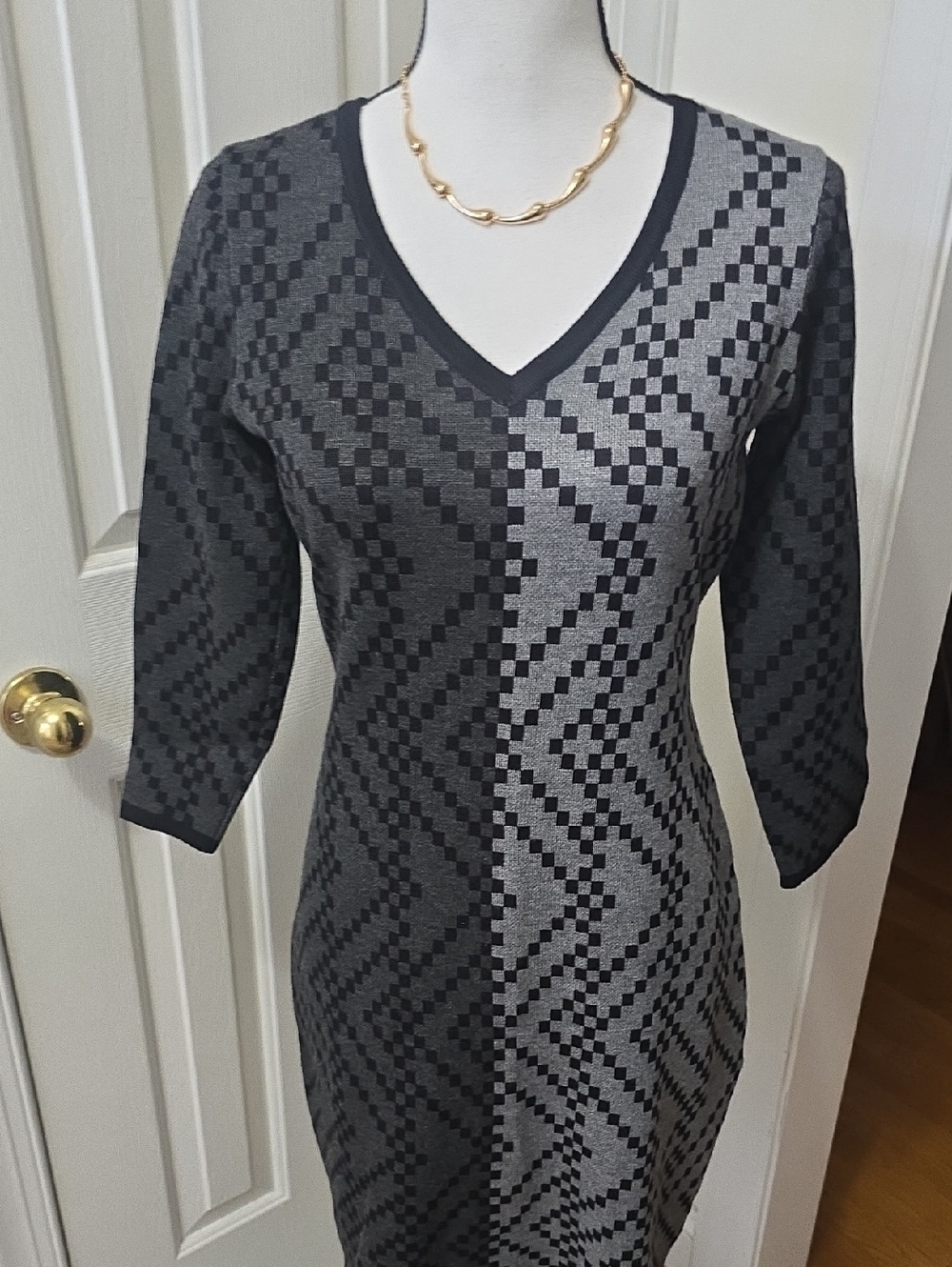 MELONIE BRAND WOMEN'S GRAY AND BLACK SWEATER DRESS SIZE XS